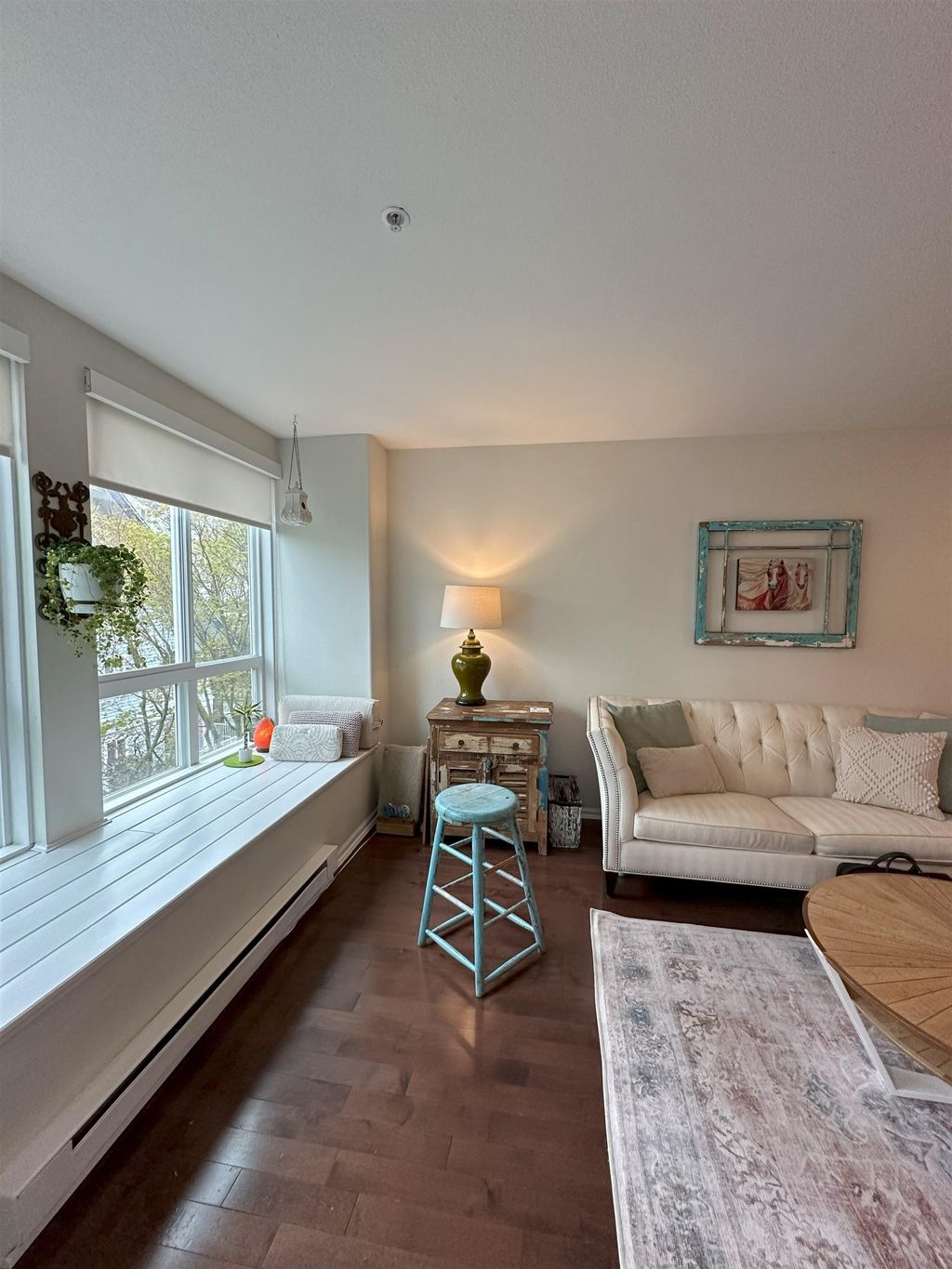 listing image 1100835362215070386