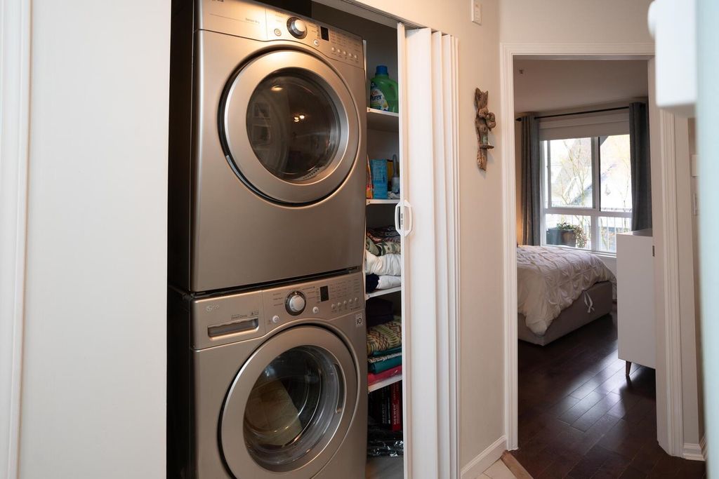 listing image 1100702191748585439