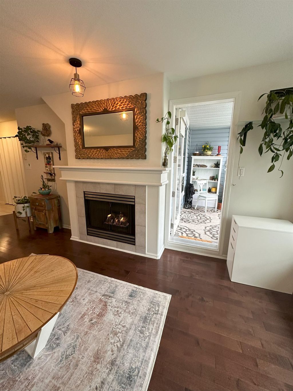 listing image 1103316335250567106