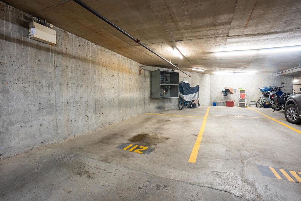 listing image 1105336268422397692