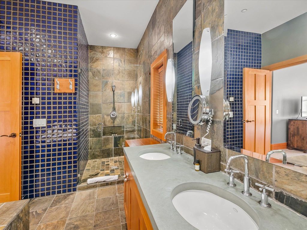 listing image 1100799599746728636