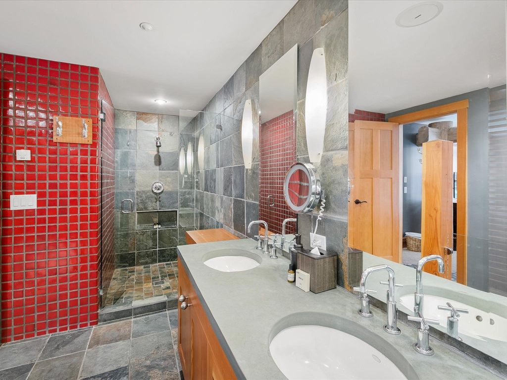 listing image 1104746197436847023