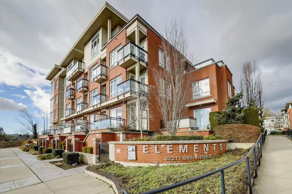 Photo of 20211 66 Avenue #C325, Langley, BC V2Y 0L4 (MLS # R3141181)
