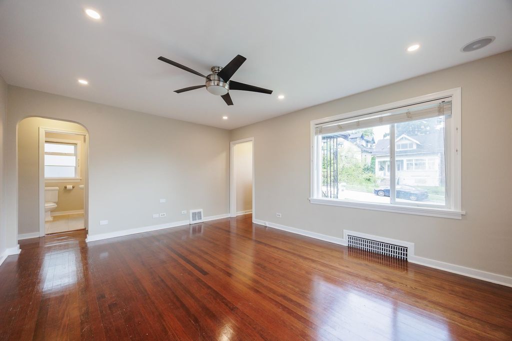 listing image 1100257839469241274