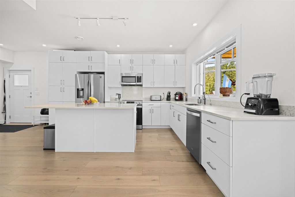 listing image 1102985795614388409