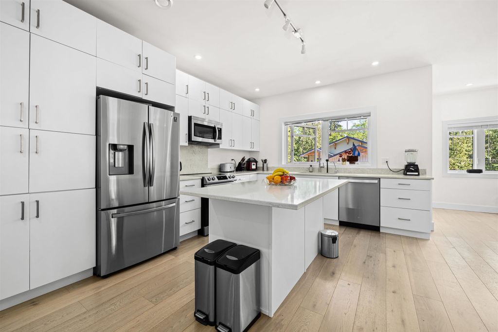 listing image 1106481436536103731