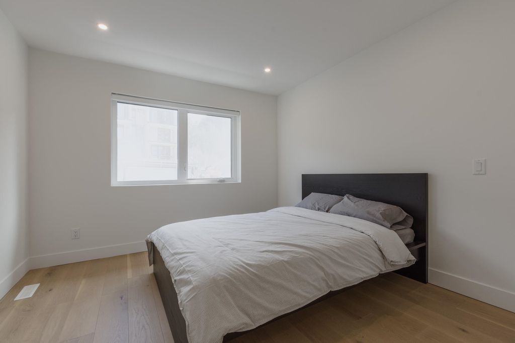 listing image 1109439262469747278