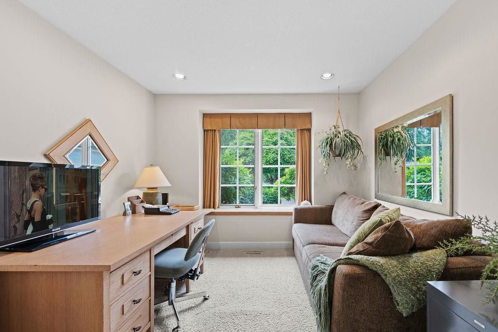 listing image 1104012568421391703