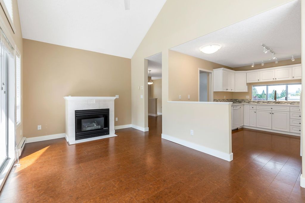 listing image 1105744759377208893