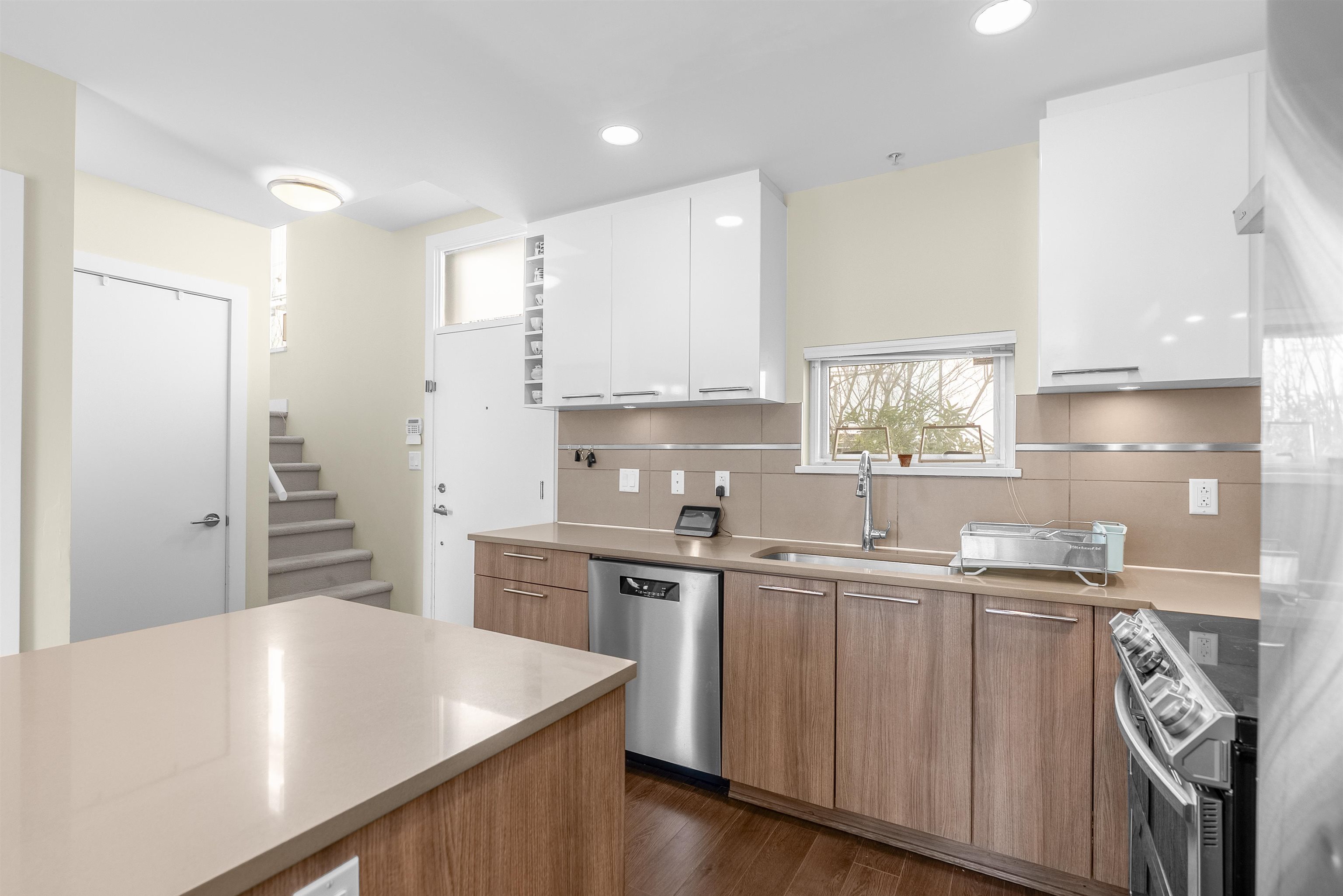 9350 University High Street 407