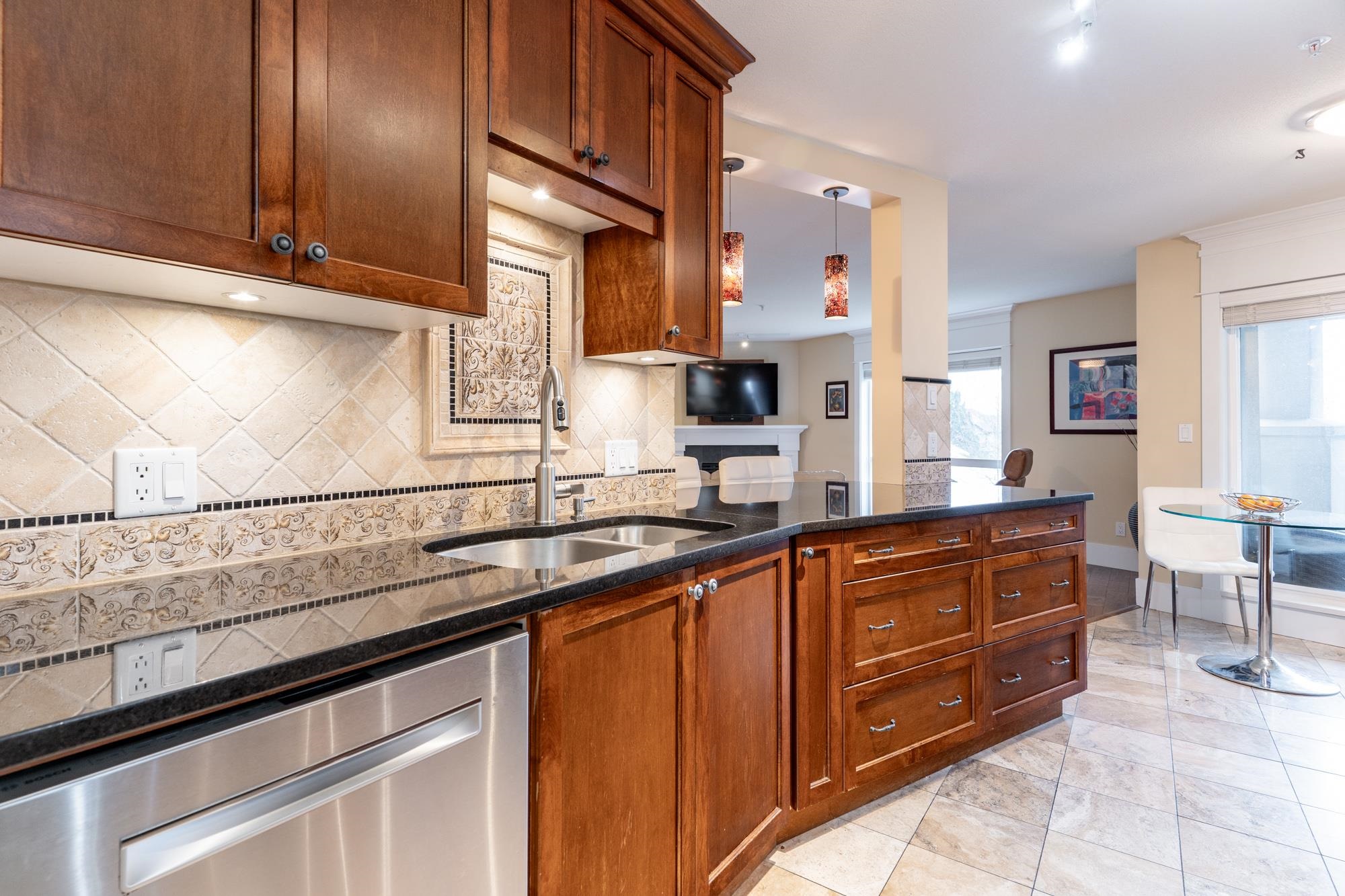 15150 29a Avenue 305