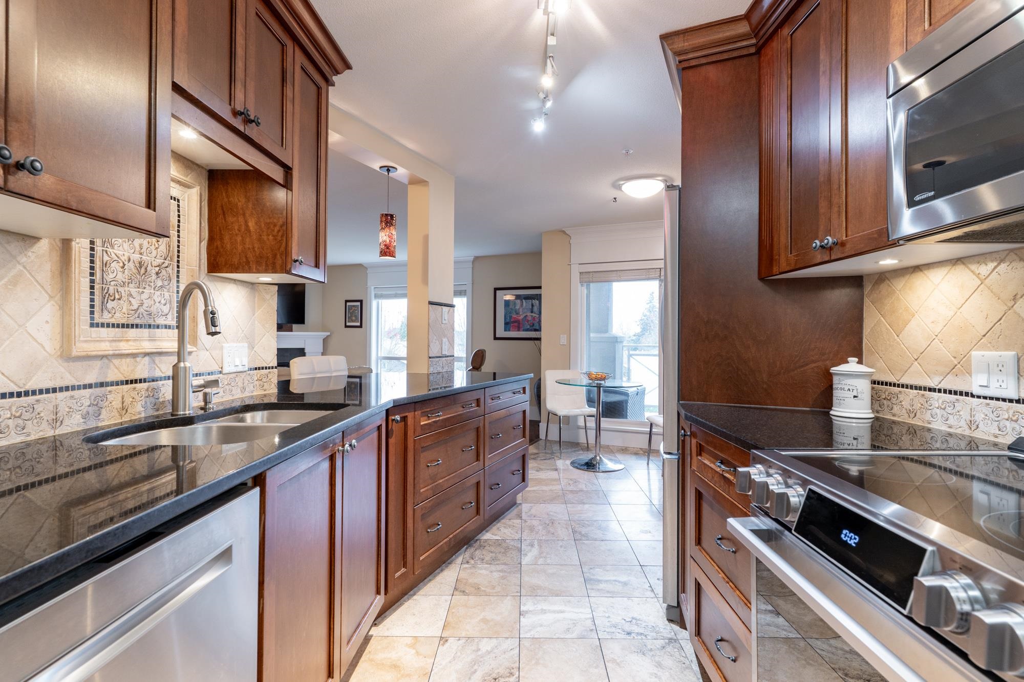 15150 29a Avenue 305