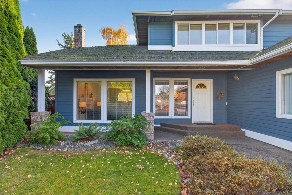 Photo of 14082 17 Avenue, Surrey, BC V4A 8K4 (MLS # R3072328)