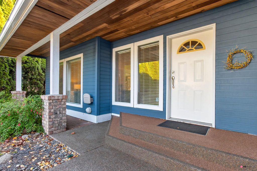 Photo of 14082 17 Avenue, Surrey, BC V4A 8K4 (MLS # R3072328)