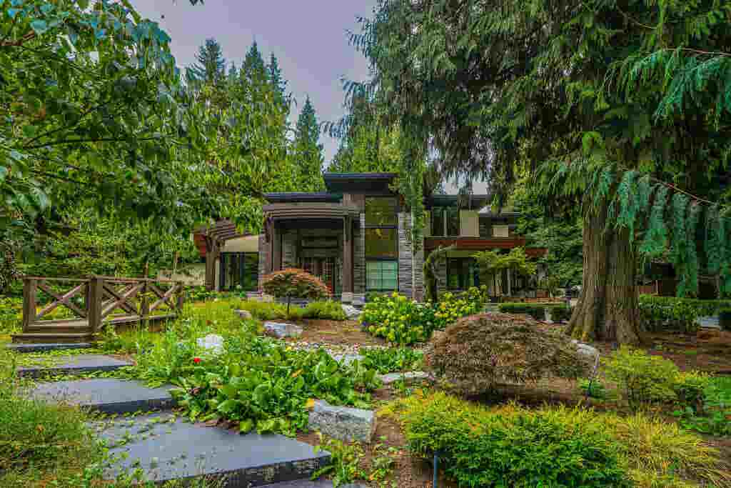 Photo of 13262 Woodcrest Drive, Surrey, BC V4P 1W5 (MLS # R3157678)