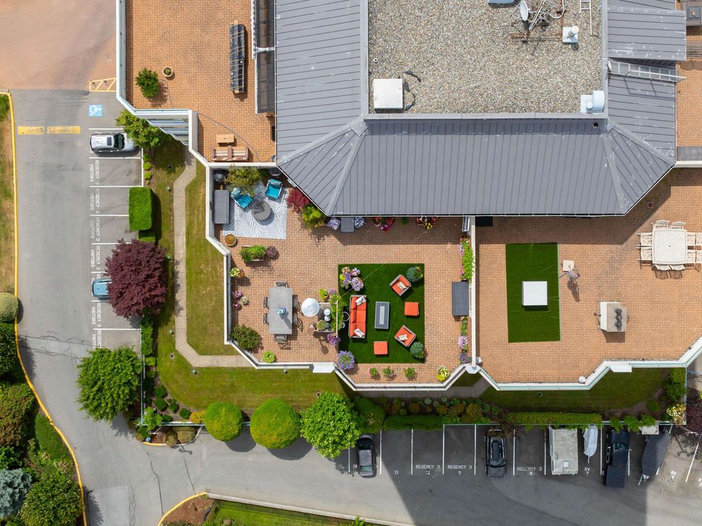 listing image 1101545157359621831