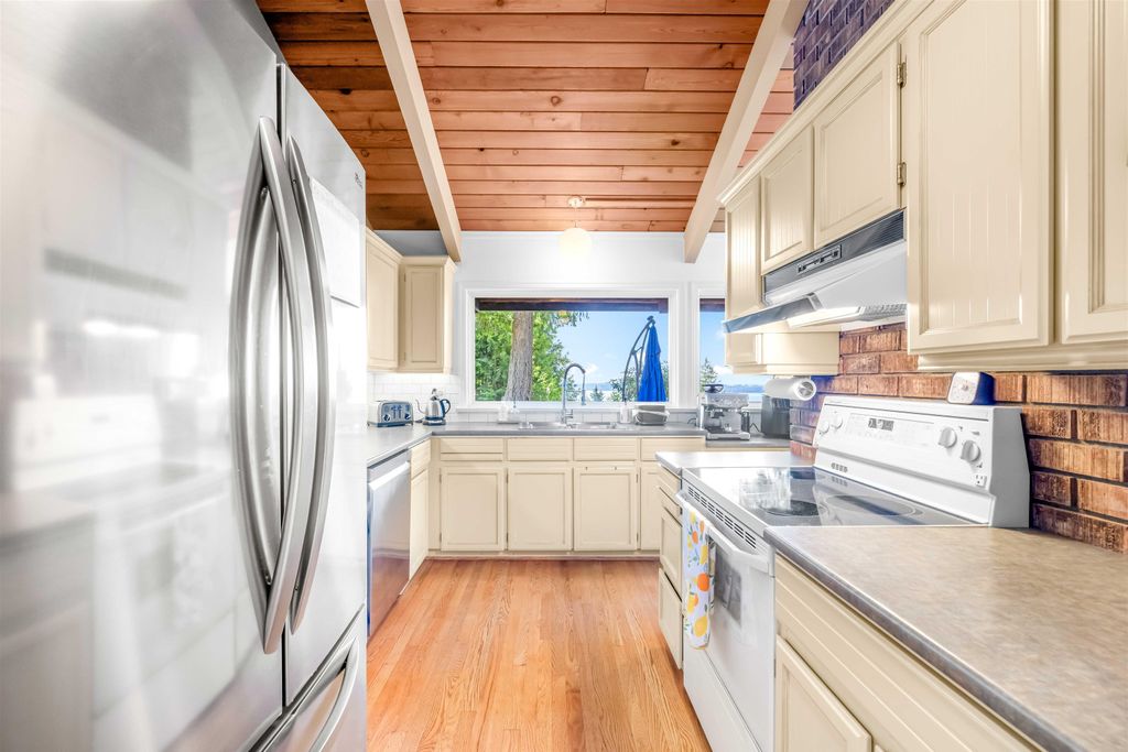 listing image 1107945261780282943