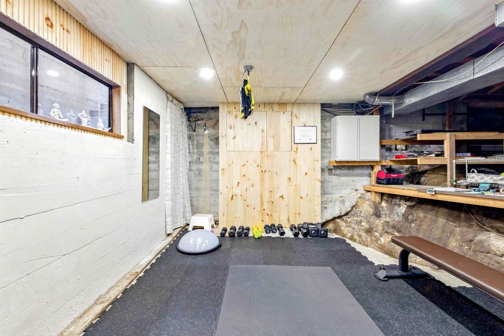 listing image 1109386899413935844