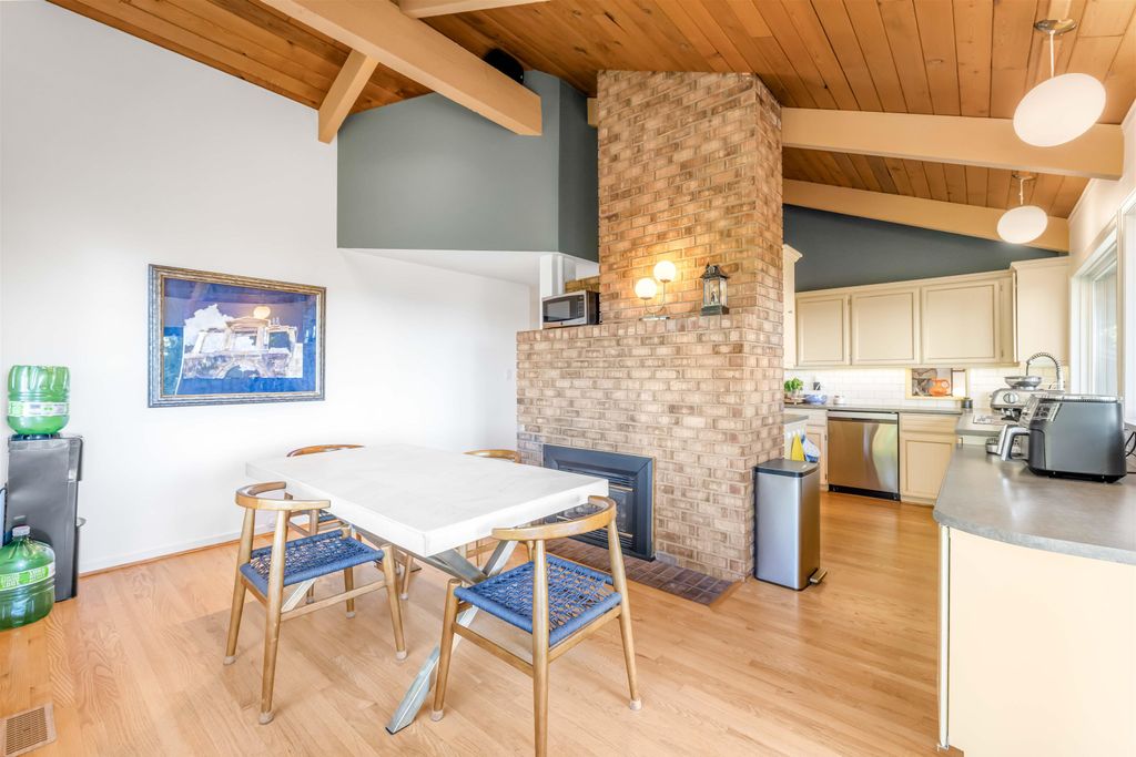 listing image 1104535069841778870