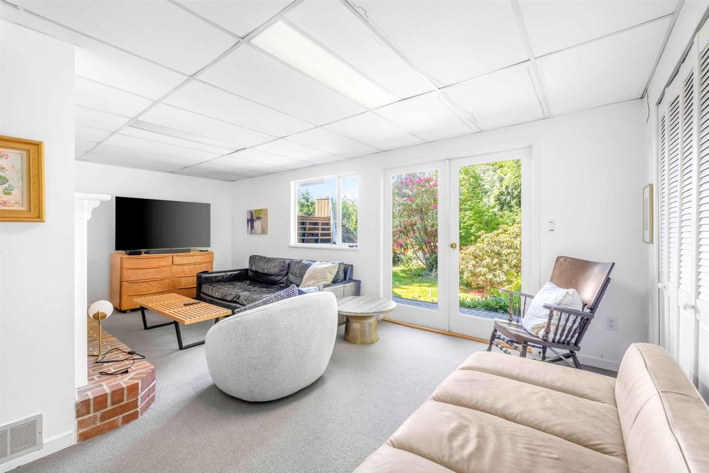 listing image 1104373544266693634