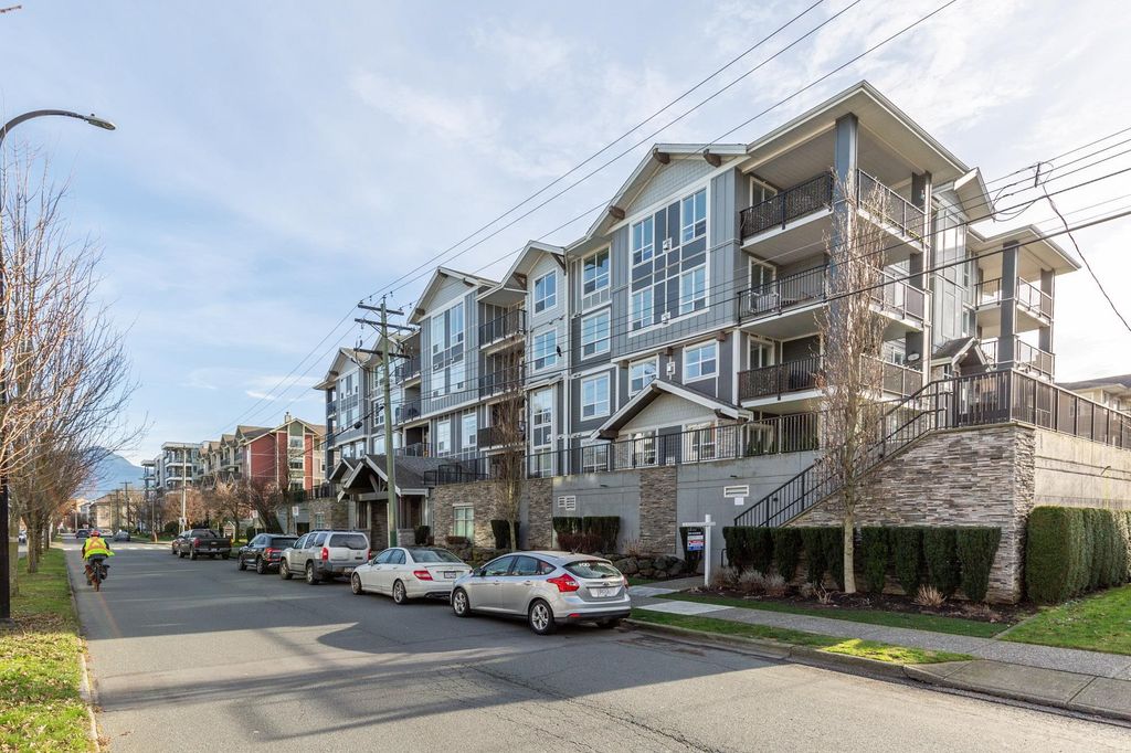 Photo of 45630 Spadina Avenue #408, Chilliwack, BC V2P 0G9 (MLS # R3088202)