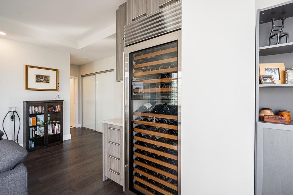 listing image 1106131149468481596
