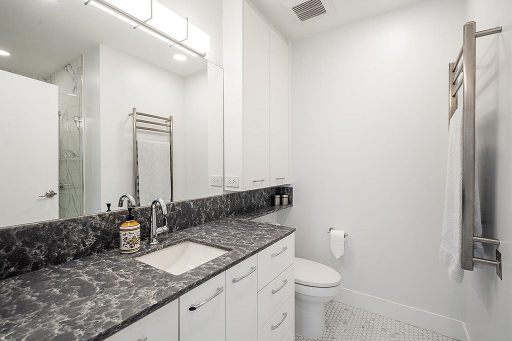 listing image 1109730716610232132