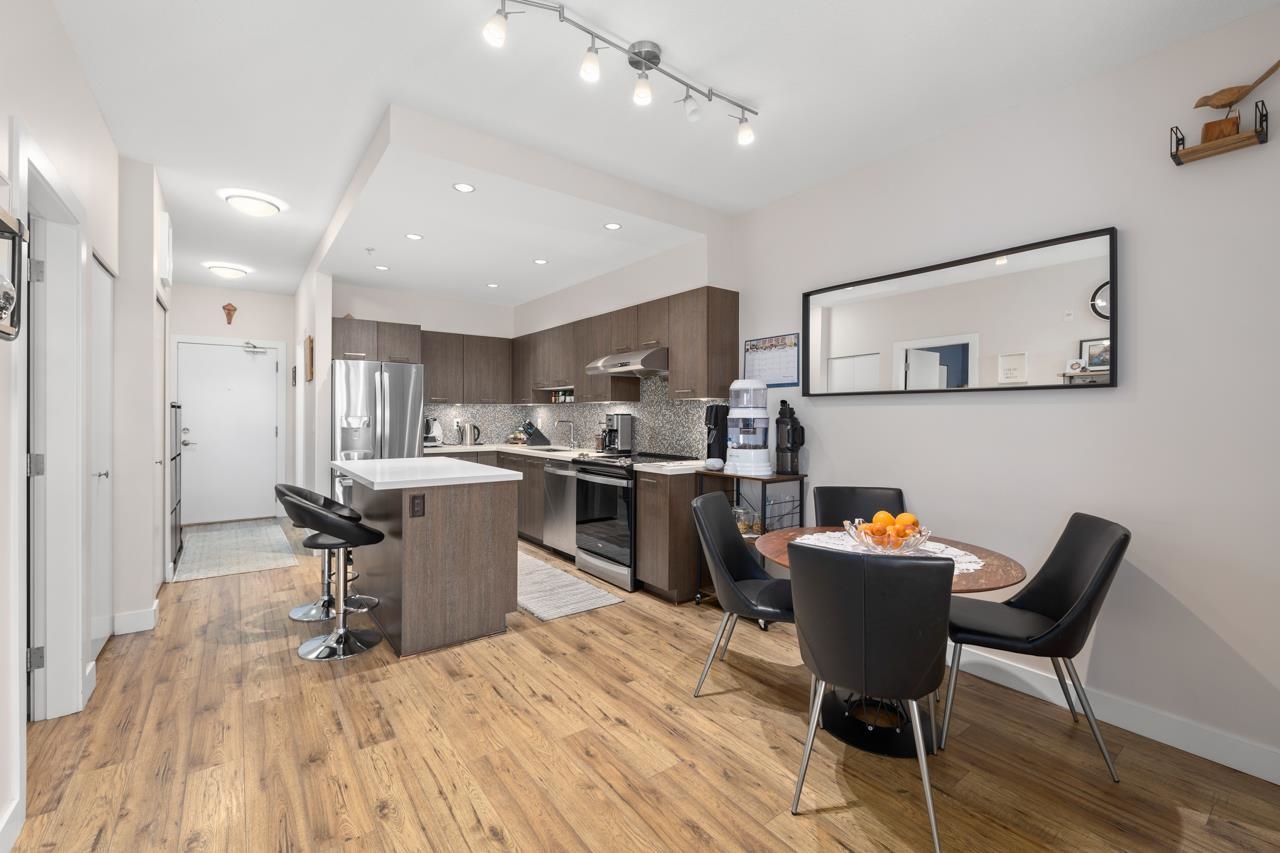 963 Charland Avenue 2102