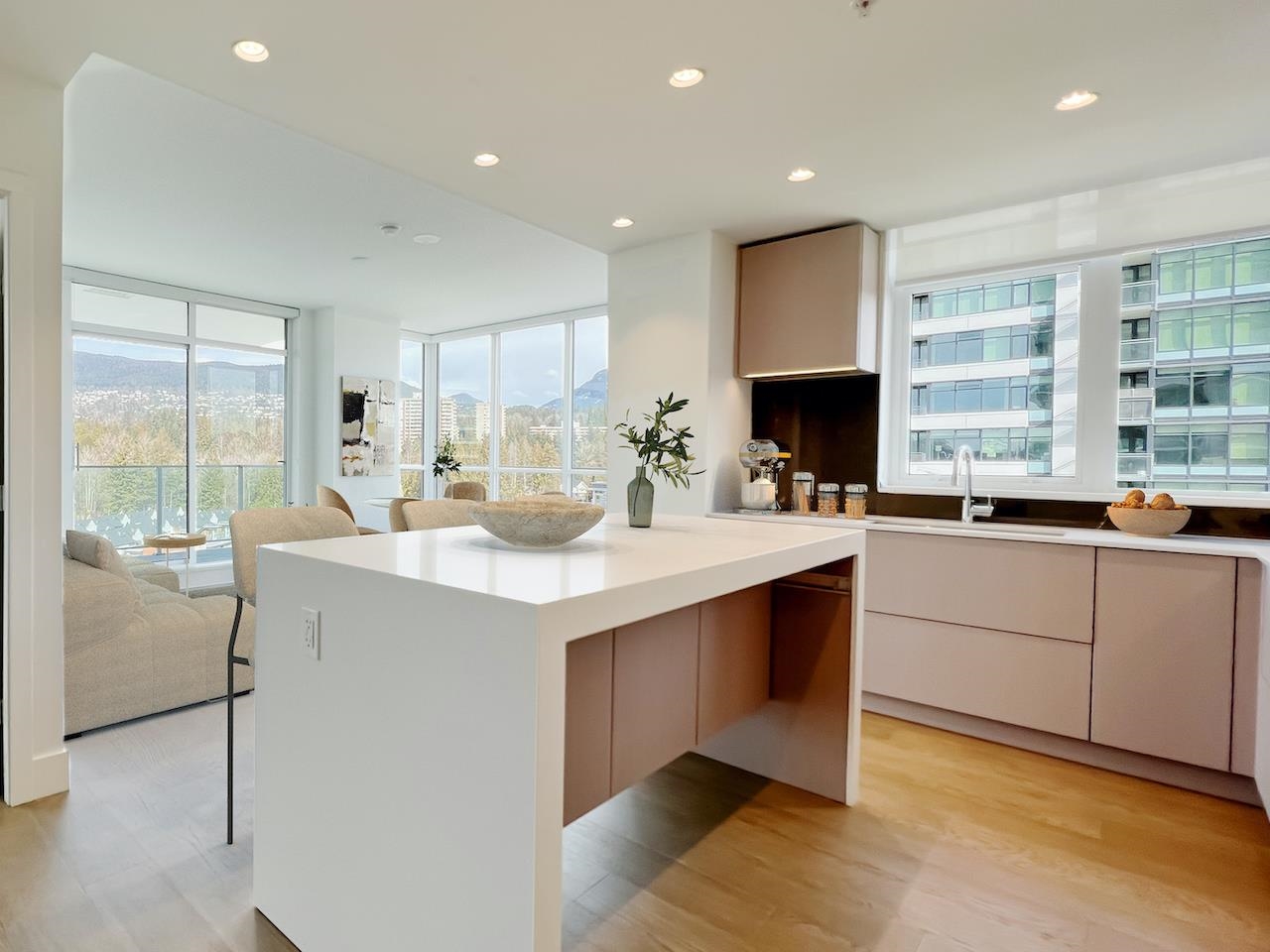 1675 Lions Gate Lane 807