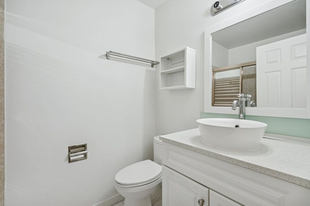 listing image 1102160886146349216
