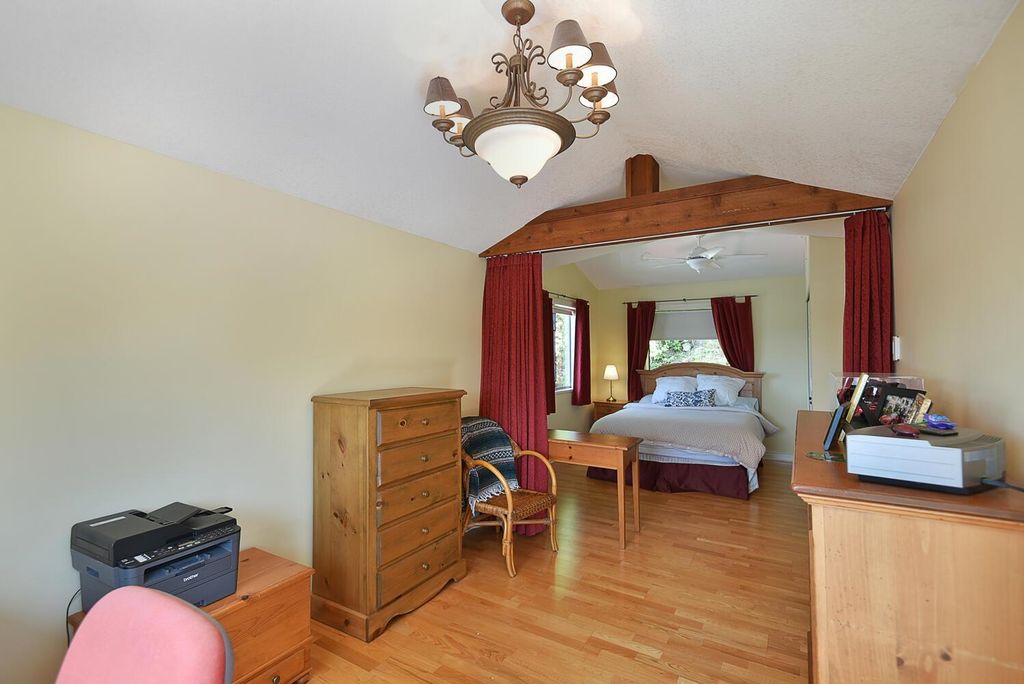 listing image 1106977418295675848