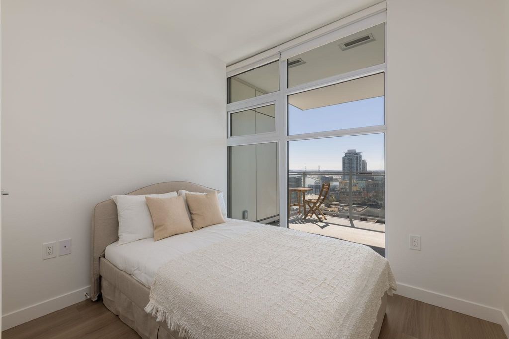 listing image 1101312065959515323