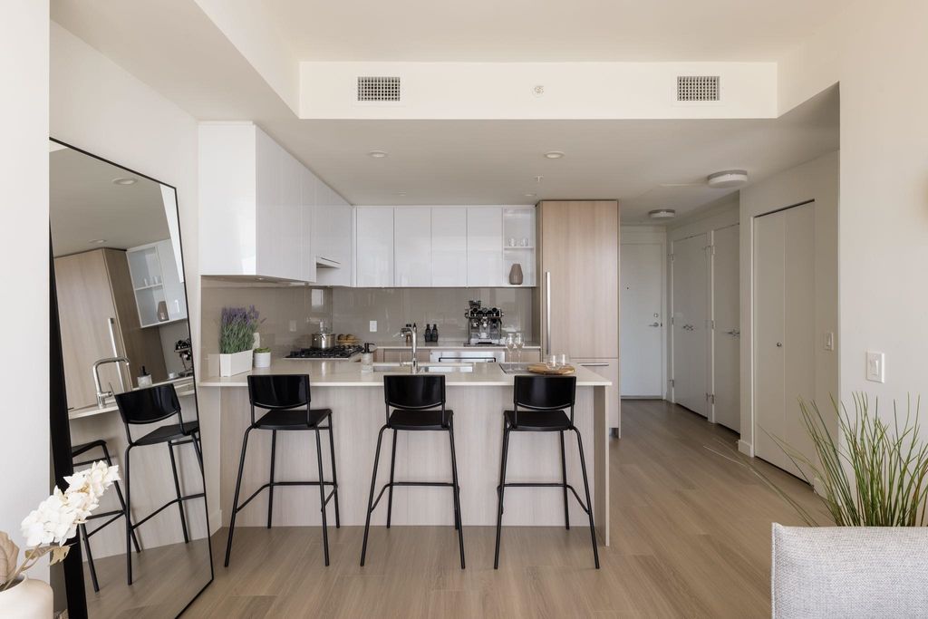listing image 1107020117492872434