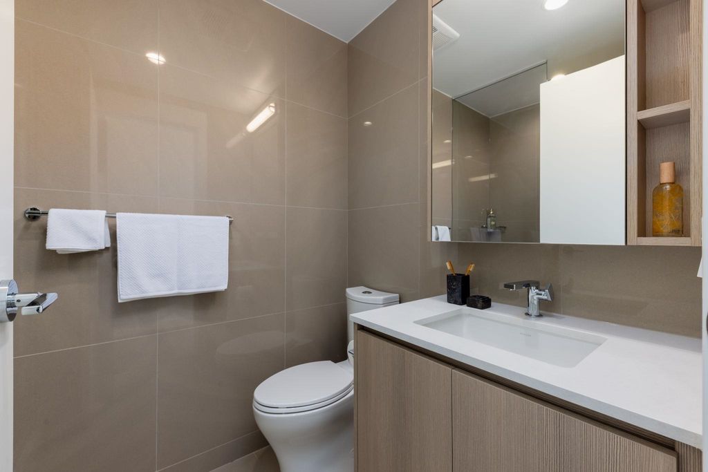 listing image 1108364378137701796