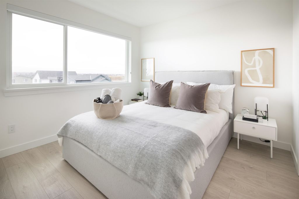 listing image 1108776789074575939