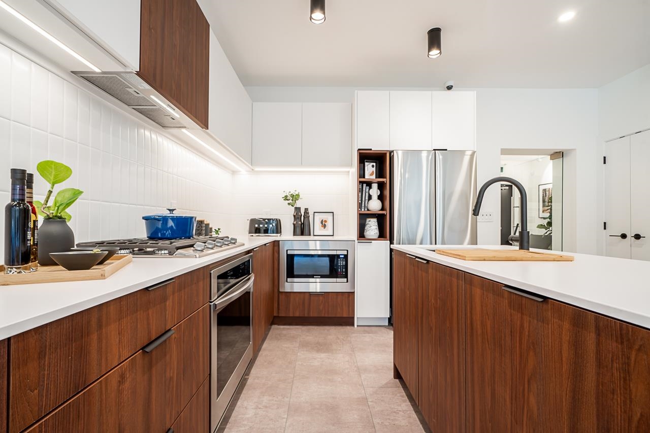 623 Kemsley Avenue 209