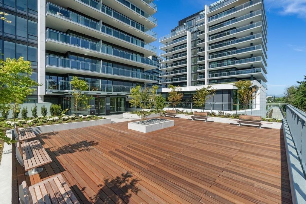 listing image 1104600662136676931