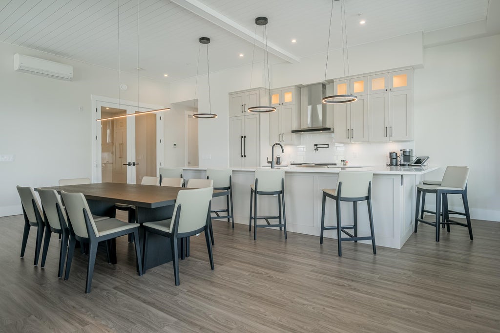 Photo of 45745 Watson Road #605, Chilliwack, BC V2R 6K3 (MLS # R3177839)