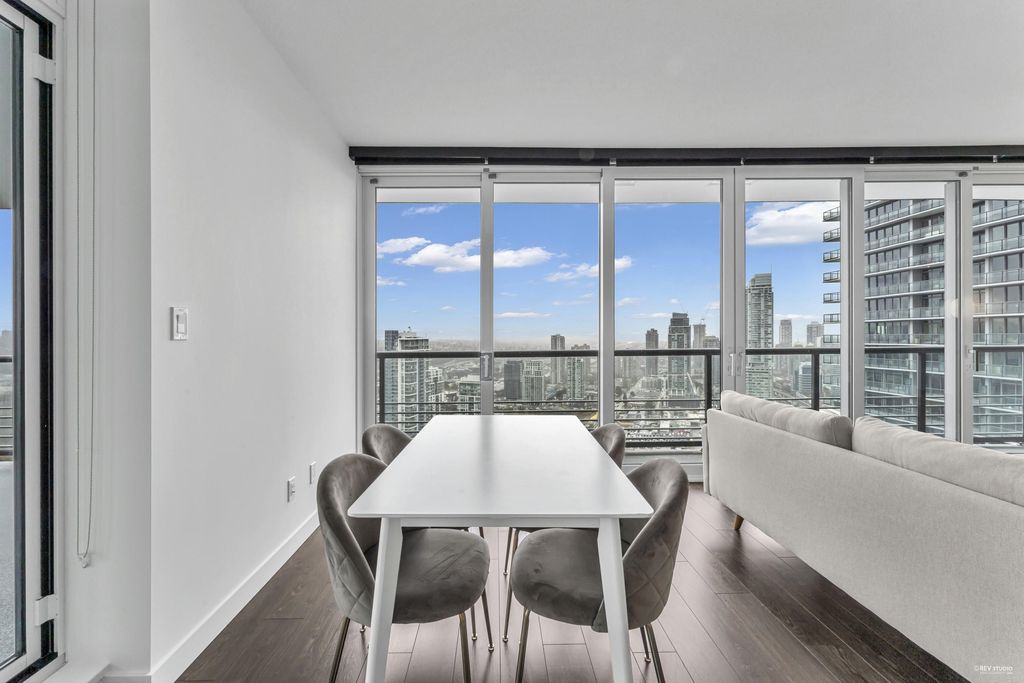 listing image 1102812036049386697