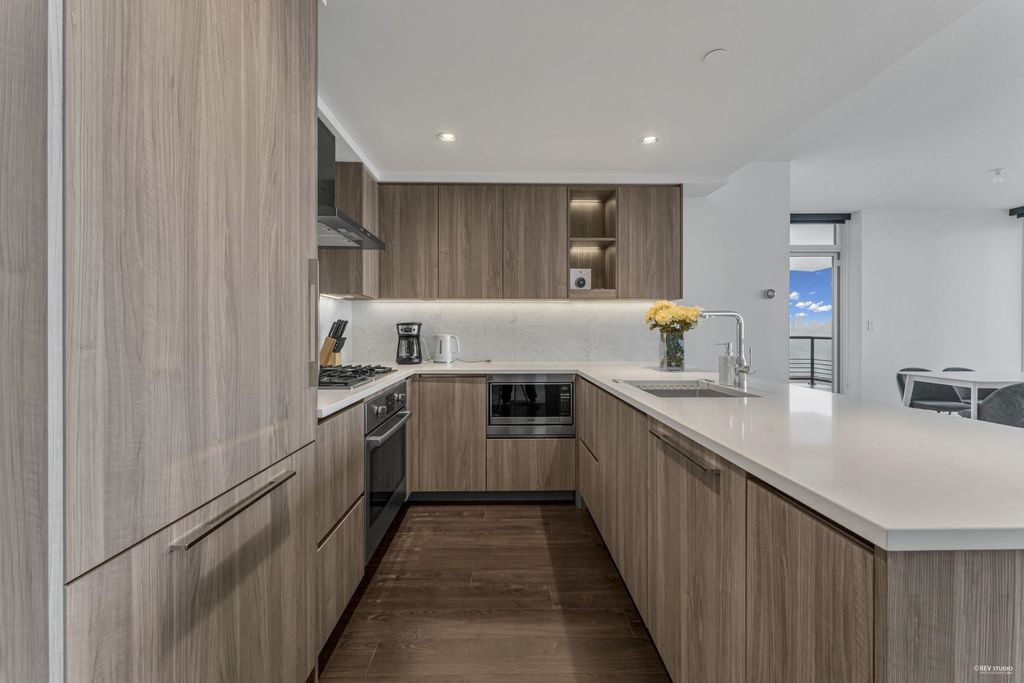 listing image 1102070240499417412