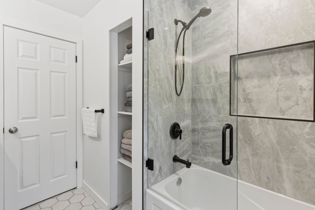listing image 1109601107433182888