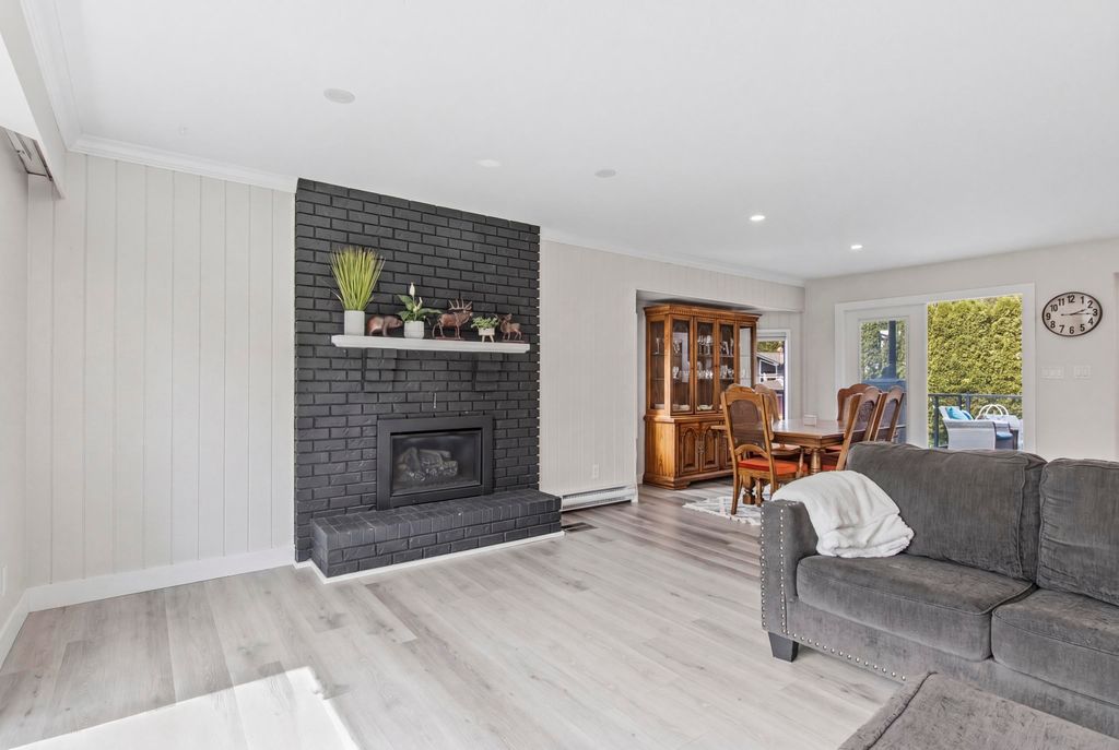 listing image 1102990601042413544