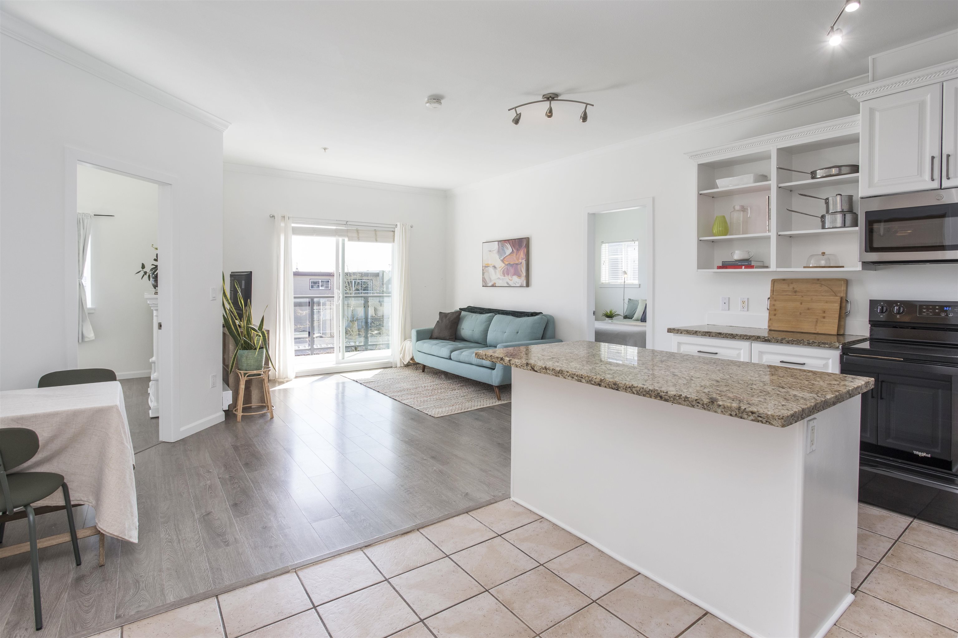 22363 Selkirk Avenue 302