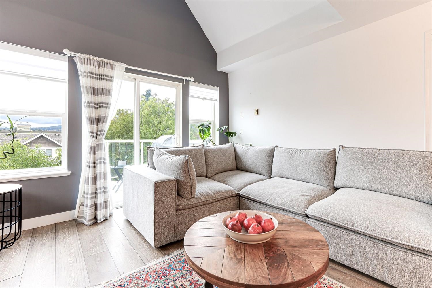 1558 Grant Avenue 402