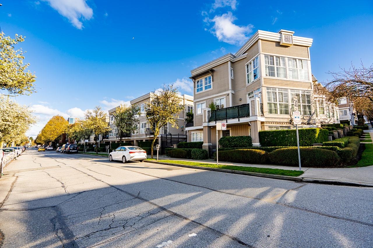 678 W 7th Avenue 310