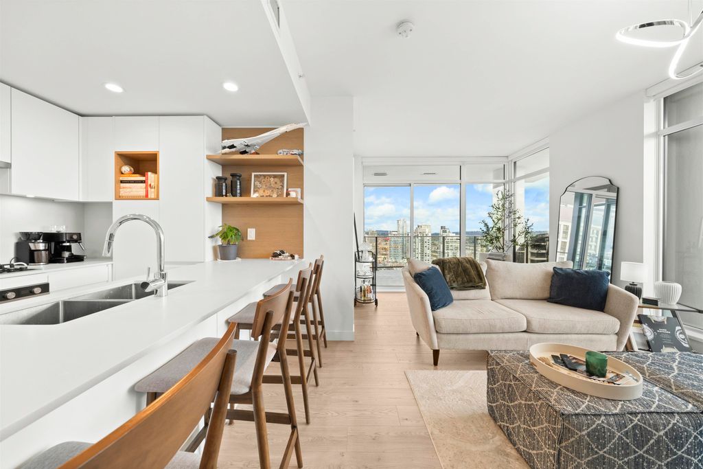 listing image 1104379140565813385