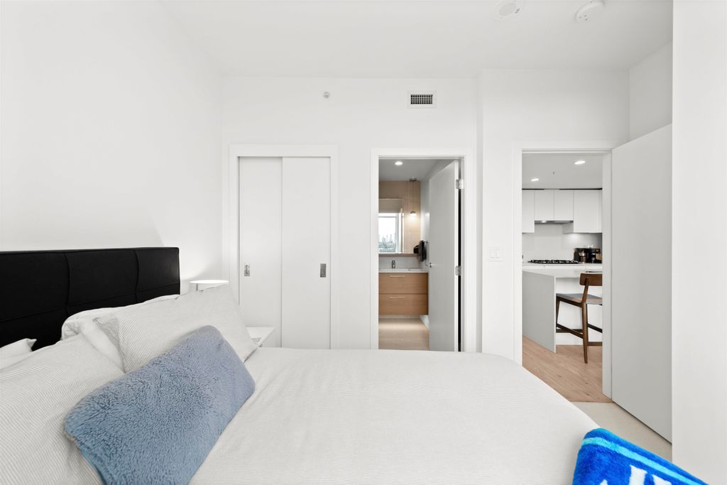 listing image 1100783526684389263