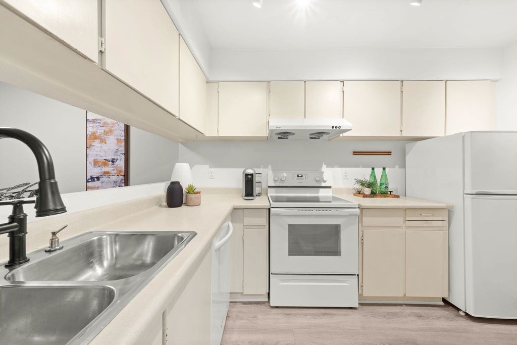 listing image 1100687630319387866