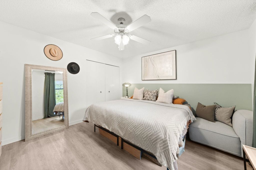 listing image 1102835940499991070