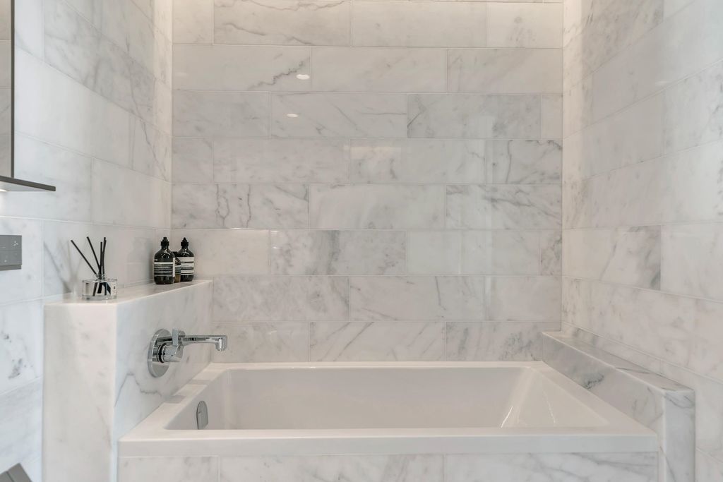 listing image 1103174030536782579
